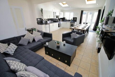 City Link House (Sleeps 10)