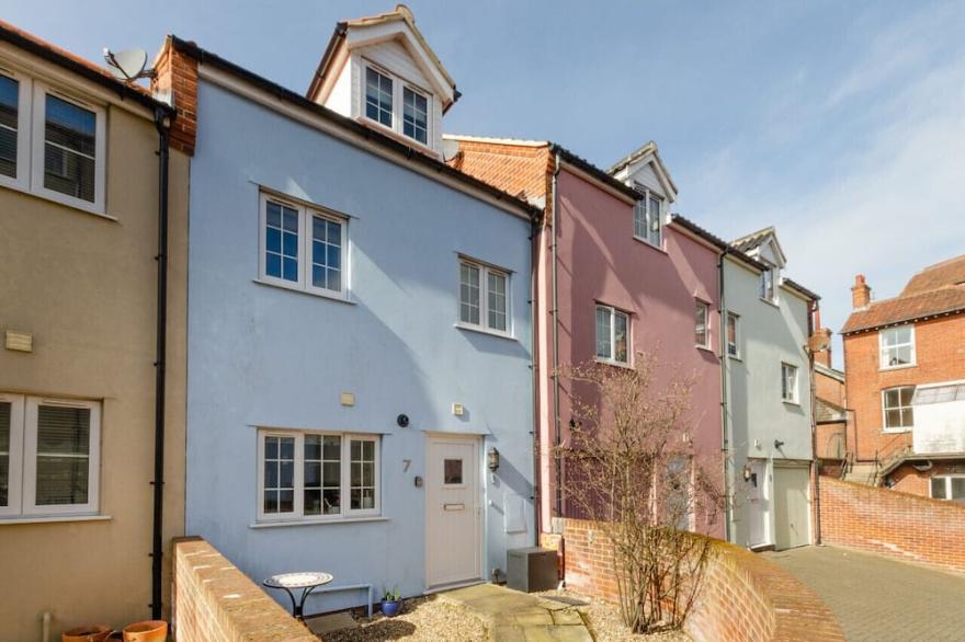 7 Sea Mews - Three Bedroom House, Sleeps 5