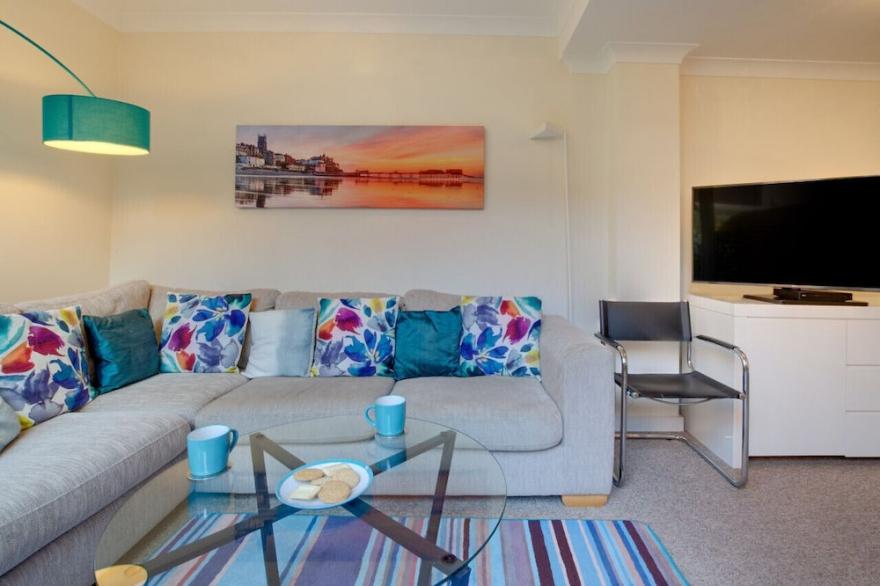 7 Sea Mews - Three Bedroom House, Sleeps 5