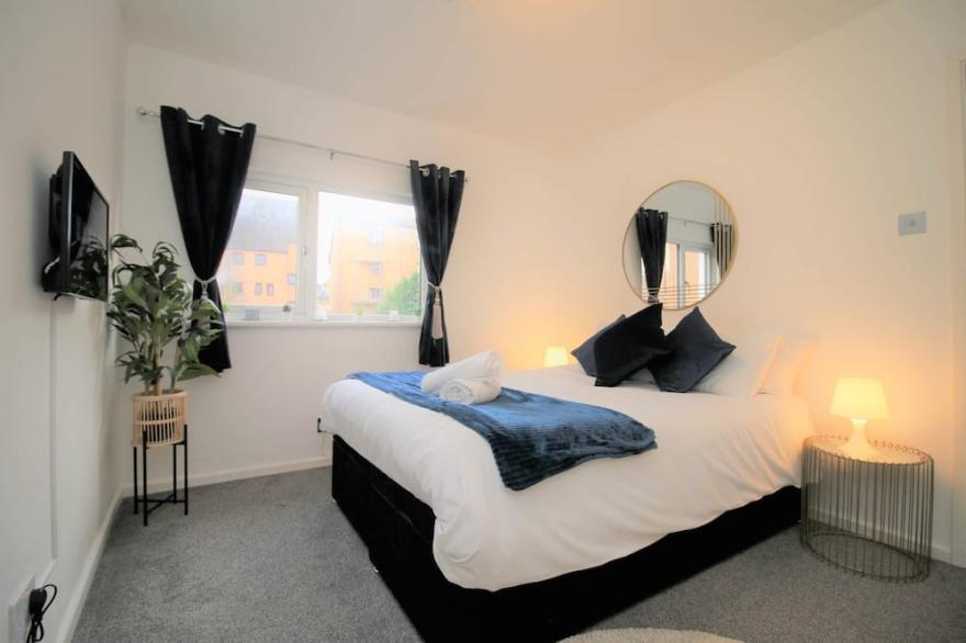 Ty Glas Mews (Sleeps 8)