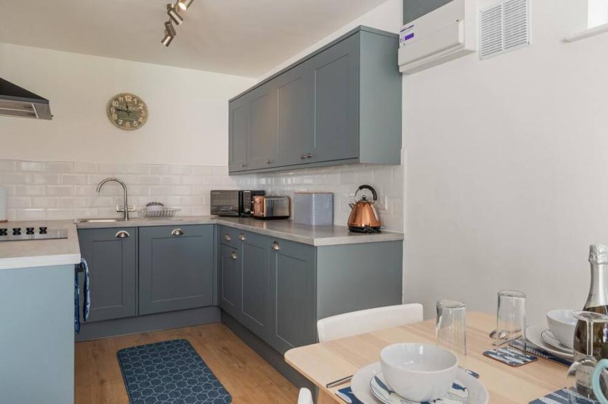 Coedrath Park 20 - Modern Apartment, Close to the Beach