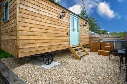 Rosemary - 1 Bedroom Shepherd's Hut - Amroth