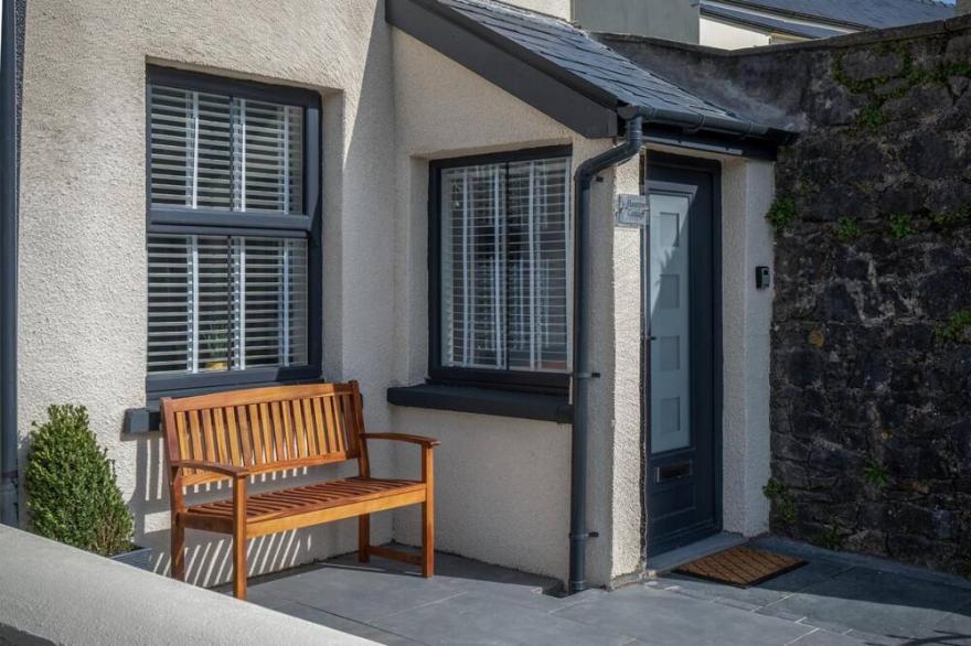 Hawtree Cottage - 2 Bedroom Cottage - Tenby