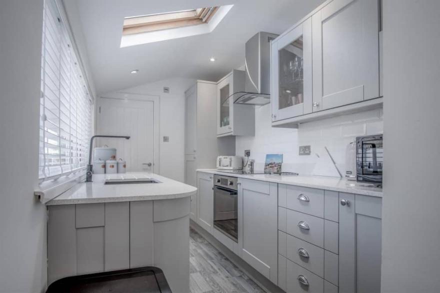 Hawtree Cottage - 2 Bedroom Cottage - Tenby
