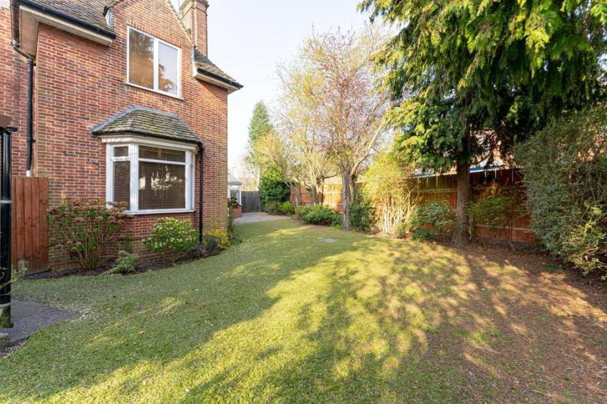 Spacious 3 Bedroom house, 10 mins to Birmingham City Centre