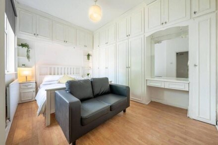 Spacious Cricklewood Apartment sleeps 4