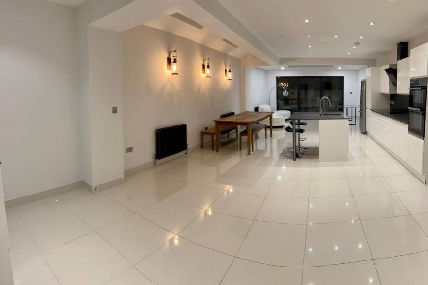 Spacious family  house in Fulham, close to local Amenities