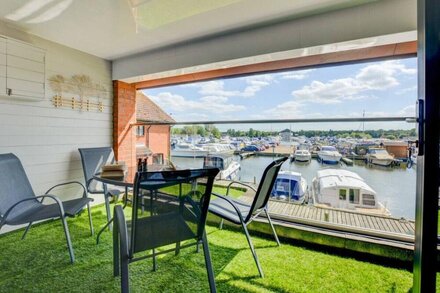 Marina Outlook - Two Bedroom Apartment, Sleeps 4