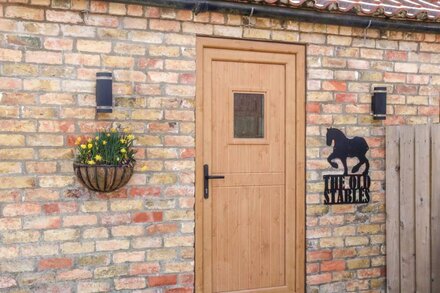 THE STABLES, pet friendly, with a garden in Bridlington