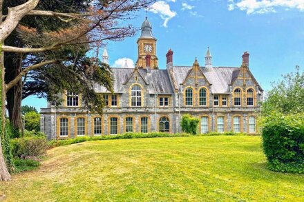 Luxury Apartment in Grade II listed building