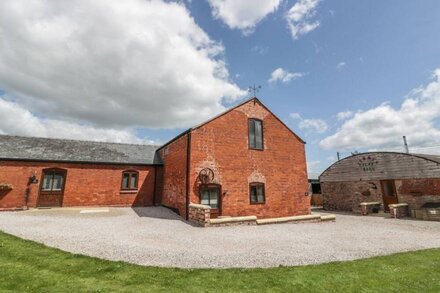 THE MILL HOUSE, family friendly, luxury holiday cottage in Alberbury