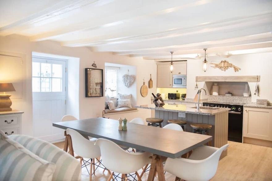 A newly renovated 300 year old Thatched cottage in the heart of a pretty village