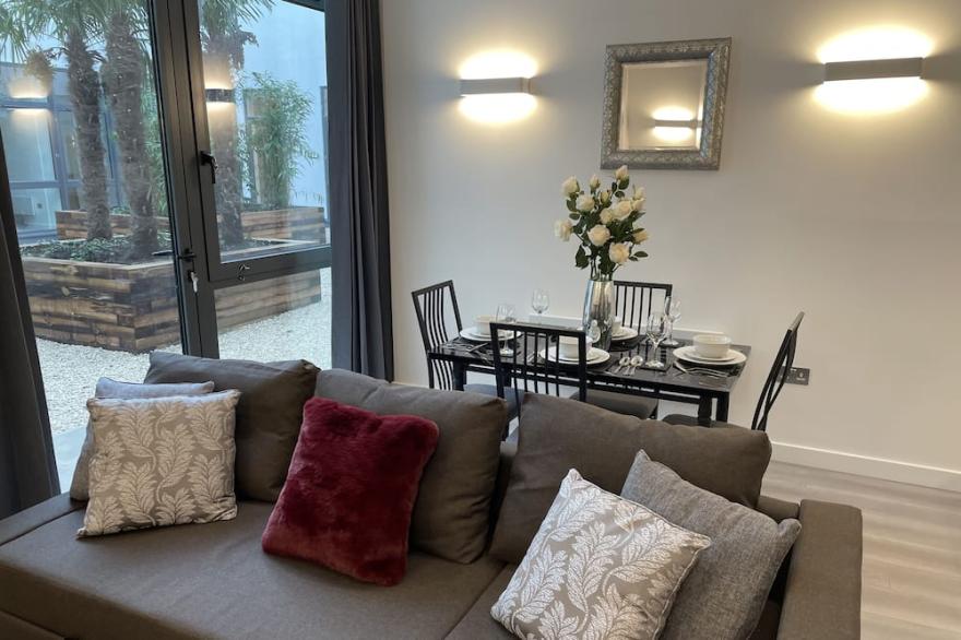 Luxury Double Bedroom Apartment - At the Atrium MK