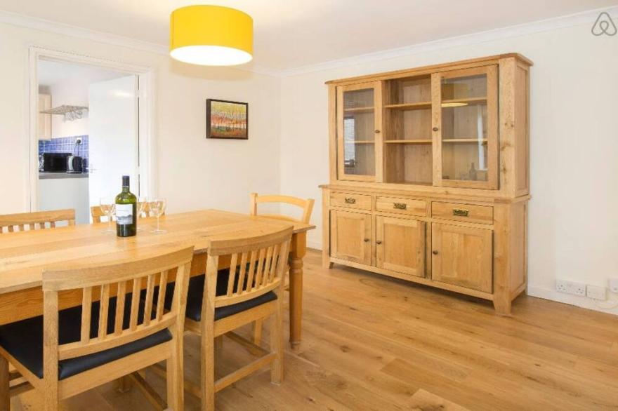 Bright, Modern Oxford Apartment With Parking - Minutes From Bars And Restaurants