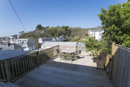 Old Fisherman's Cottage with Sun Deck Offering Sea Views of St Mawes Harbour