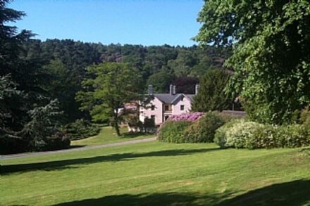 Camp Hill. Charming Cottages in Secluded Grounds of Historic Private Estate