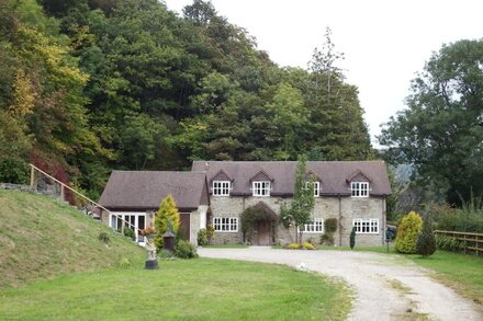 Quarry House, peaceful rural retreat, sleeps 8-12