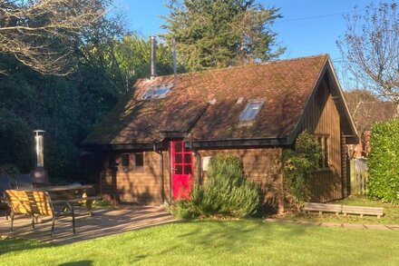 Unique detached holiday cottage, Hampshire with *Flexible CANCELLATION policy*