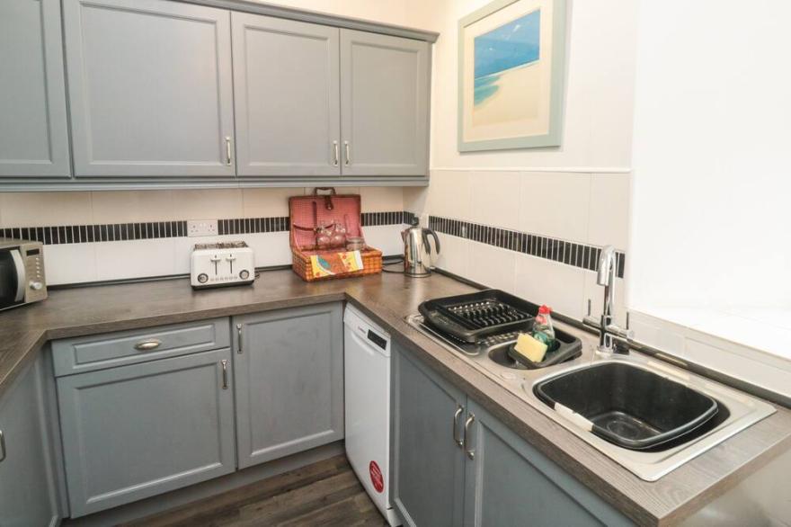 THE LINK, pet friendly, character holiday cottage in Torquay