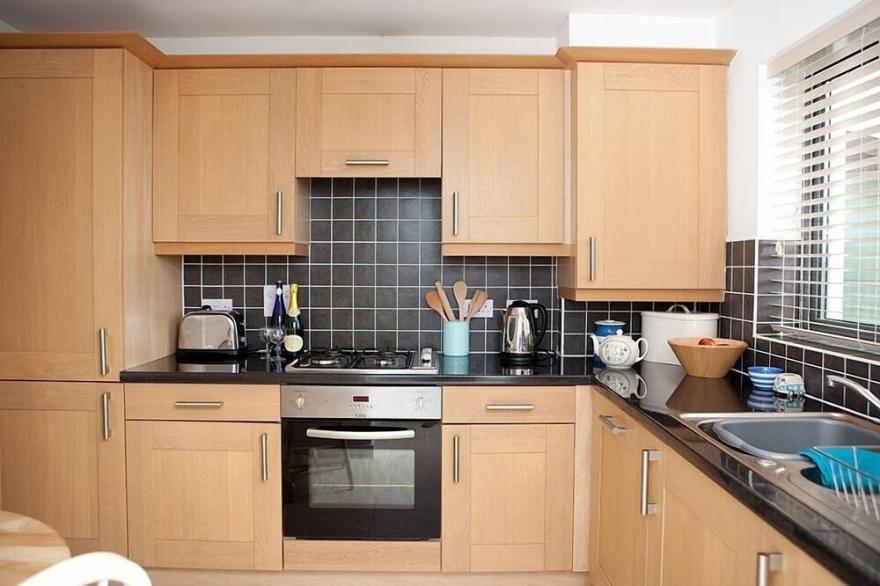 Modern cottage with parking, garden, 2 patios nr Eden with sea views