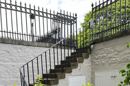 Georgian Elegance: large, comfortable apartment in Edinburgh's New Town