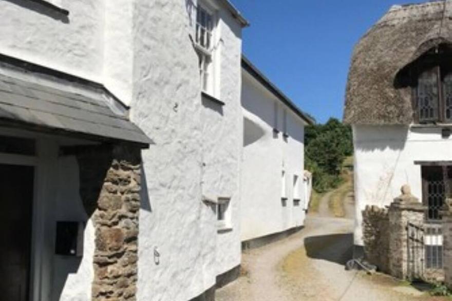 Beautiful farmhouse located in a delightful, quiet spot in the centre of Croyde.