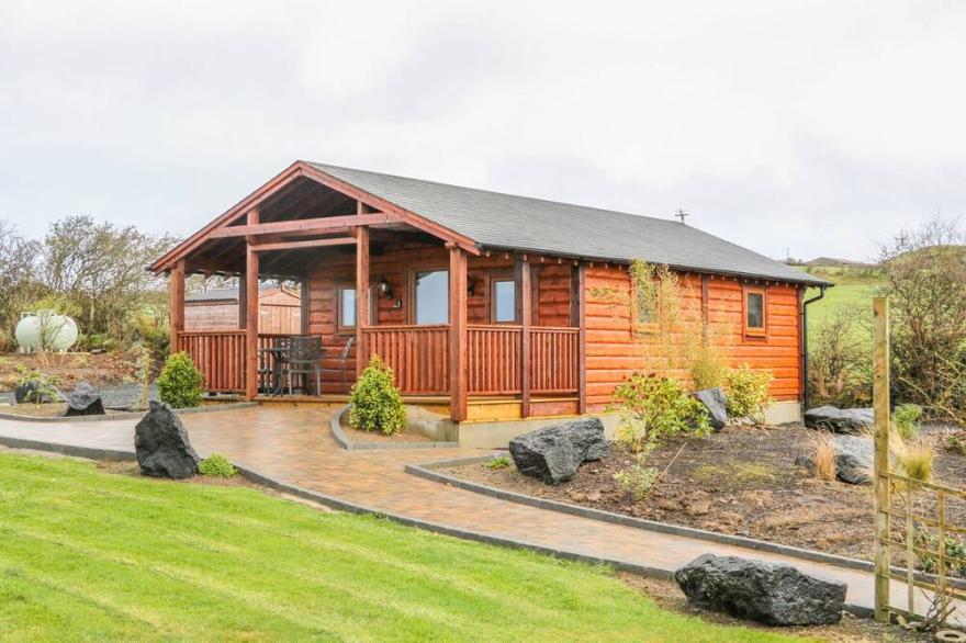 ALKEN CABIN, family friendly in Bushmills, County Antrim