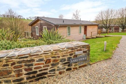 8 LAKE VIEW, pet friendly, country holiday cottage in Lanreath