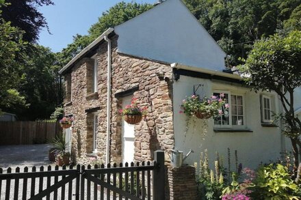 Bill's Barn, Romantic Cottage Nr Perranporth, Sleeps 2, Dog friendly