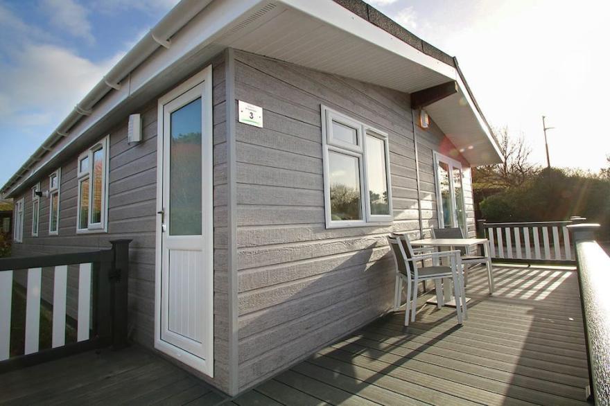 3 bedroom accommodation in Milford-on-Sea, Nr Lymington