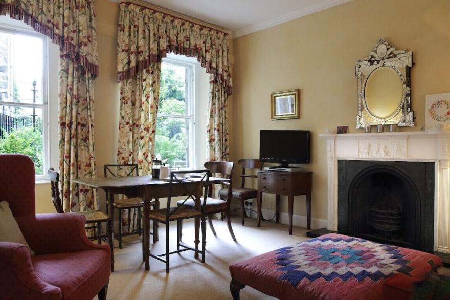 Elegant 2 bedroom garden apartment in Stockbridge