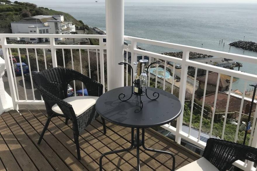 Ventnor Apartment With Stunning Sea Views