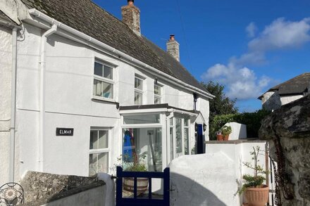 Cubert. Renovated 16th C. cottage Nr Crantock Holywell and Polly Joke beaches