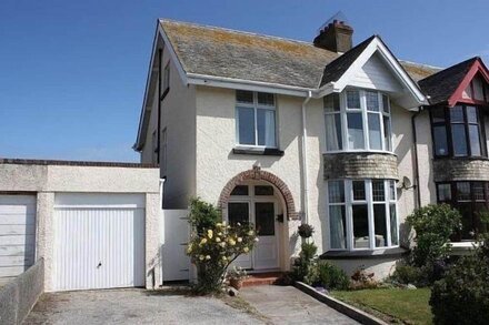 Superb well equipped family house in quiet area with sea views, close to beaches