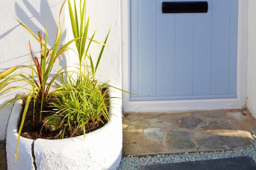 Betty's Cottage St Ives. Grade II listed perfect getaway with secure parking.