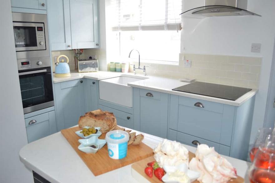 Betty's Cottage St Ives. Grade II listed perfect getaway with secure parking.