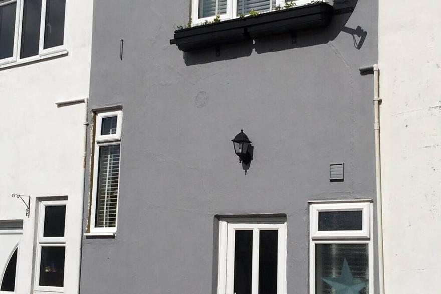 Central Norwich City Home for up to 4 guests. Free parking & Free cancellations.