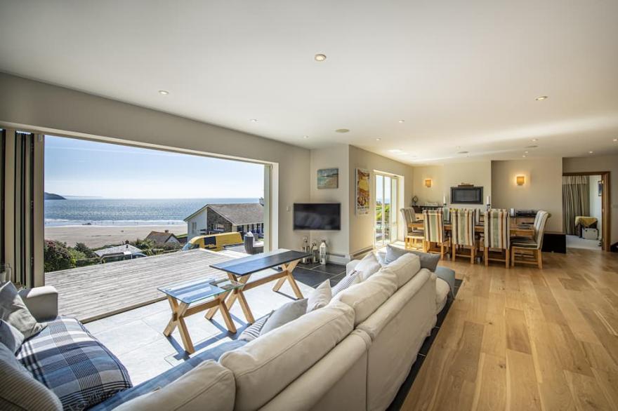 Enjoy Stunning Sea Views From A Detached Contemporary Coastal Holiday Home