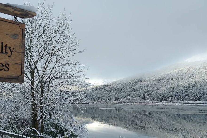 Lochside Cottage With Panoramic Views Of Loch Long And The Arrochar Alps