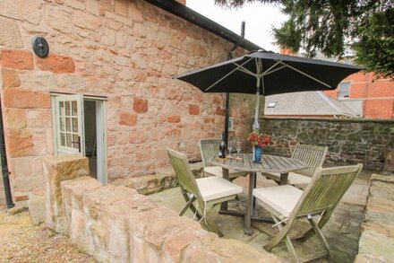 RECTORY COTTAGE, pet friendly, with a garden in West Felton