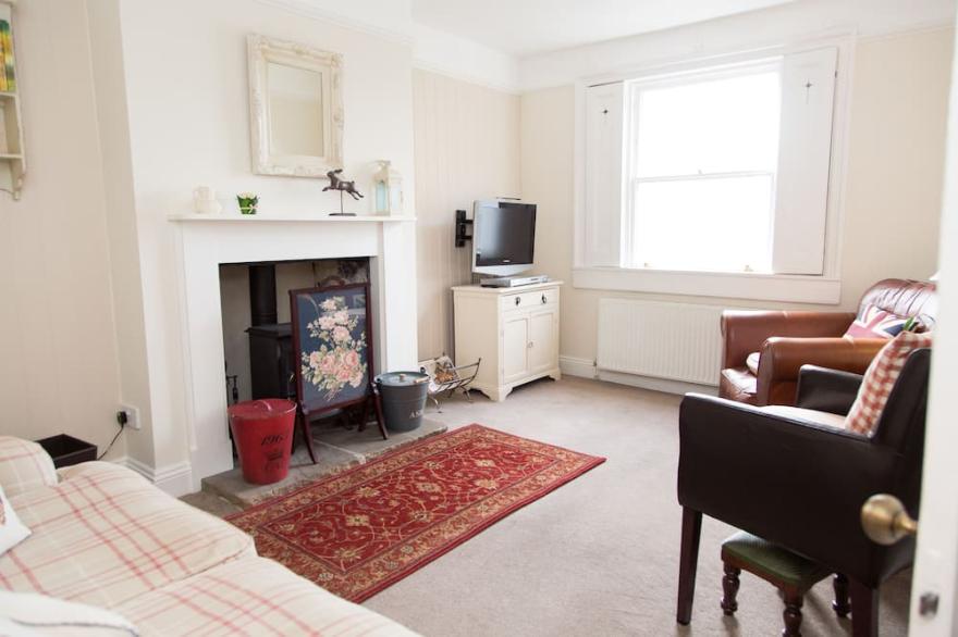 A lovely Grade II listed cottage in a central location.