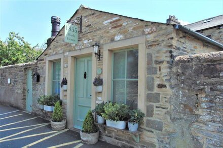 1855 Wash house conversion to inner city Cottage studio