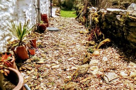 A spacious yet cosy eco converted dairy barn, situated within a vineyard.