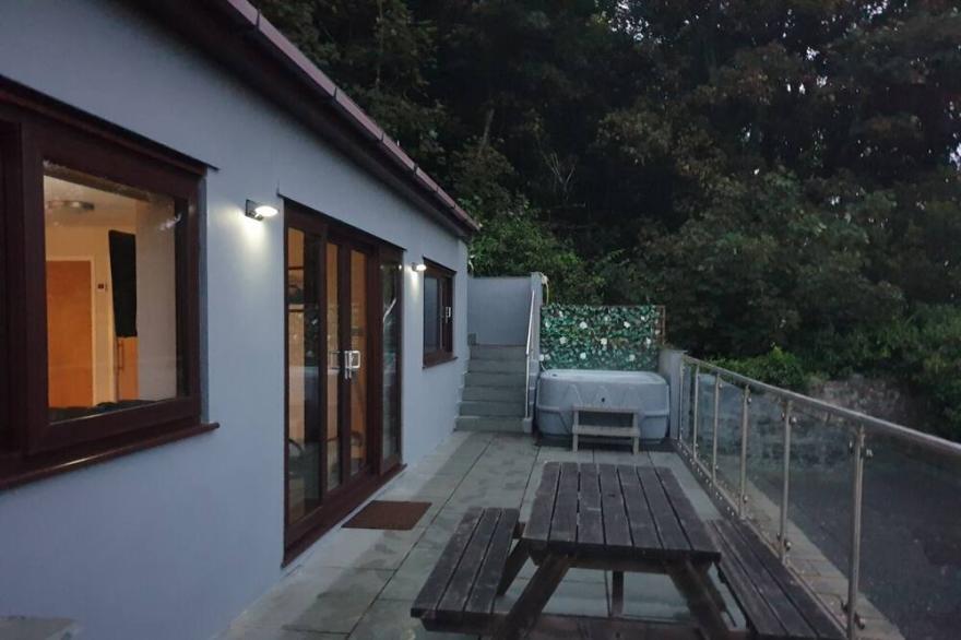 Villa with hot tub overlooking the town with sea and mountain views