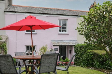 LANTERN COTTAGE, pet friendly, country holiday cottage in Charlestown