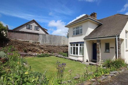 Daffy Down Dilly, a comfortable, two bedroom detached house in Wadebridge