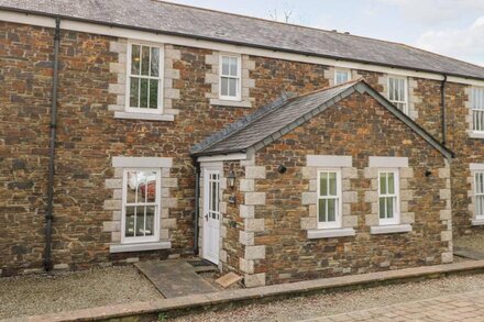 HAWTHORN, family friendly, character holiday cottage in St Blazey