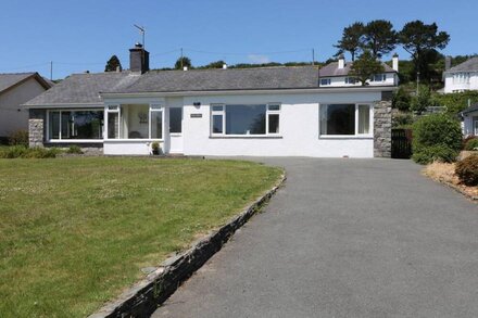 CAE GLAS, family friendly, with a garden in Pwllheli