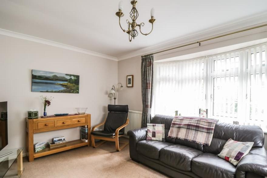 MANESTY VIEW, family friendly, with a garden in Keswick