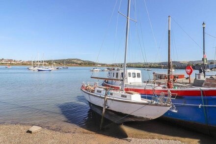 9 CHAPEL STREET, pet friendly, country holiday cottage in Conwy